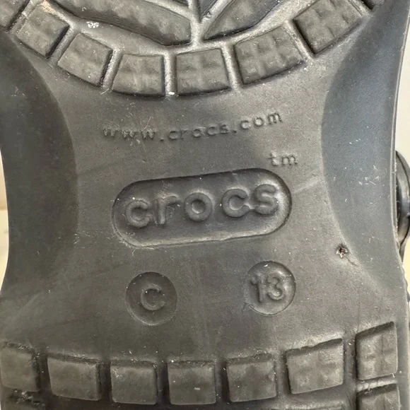 Crocs Classic Kids Black Clogs - Size 13 - Picture 5 of 7